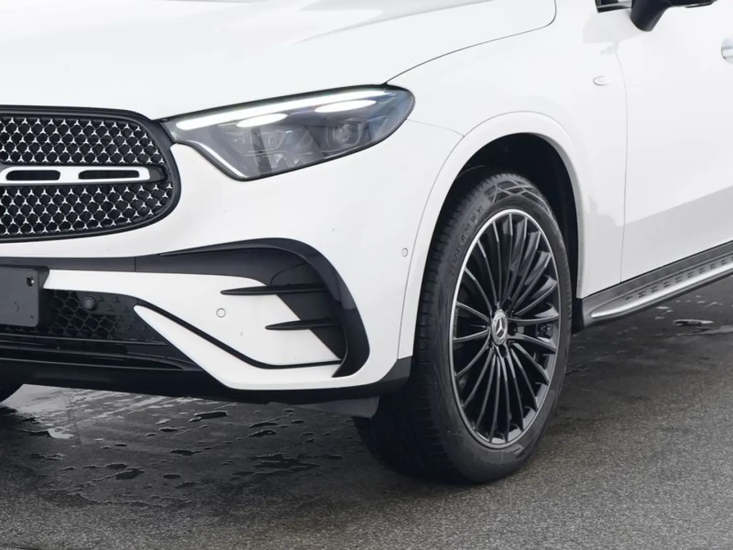 GLC 300e AMG Prem  AHK DISTR BUR3D Night HUD 360