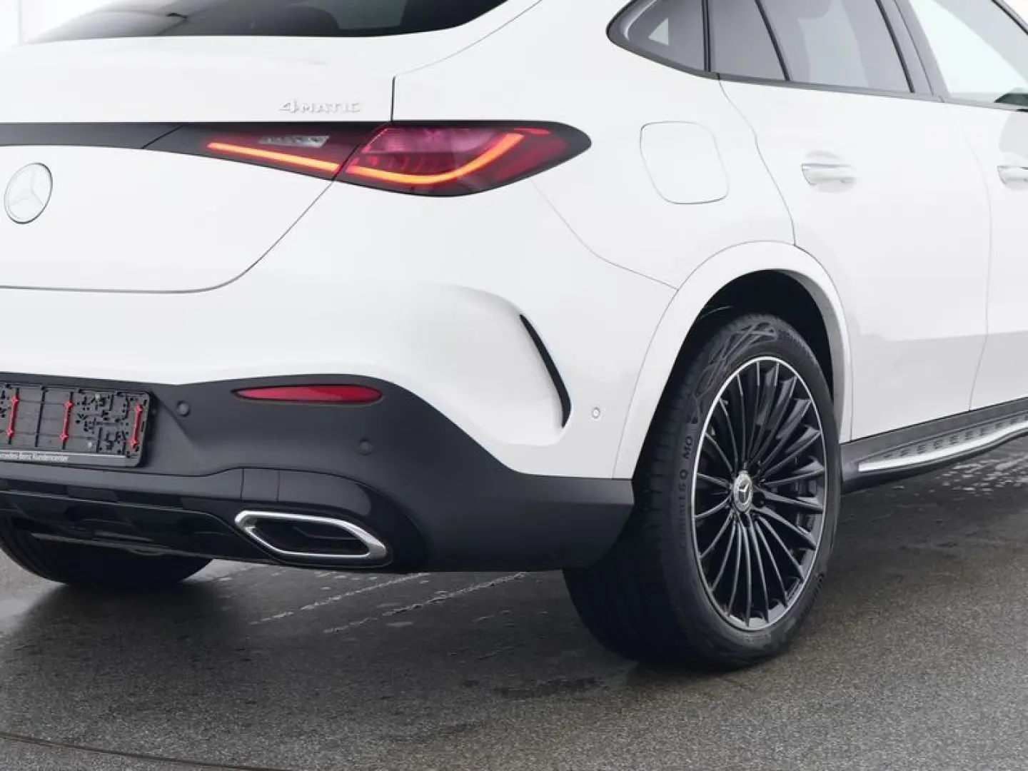 GLC 300e AMG Prem  AHK DISTR BUR3D Night HUD 360