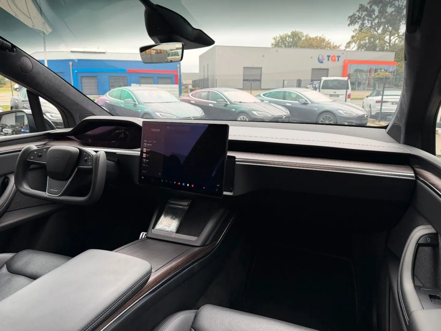 MODEL X PALLADIUM  ENHANCED AP   6SEATER