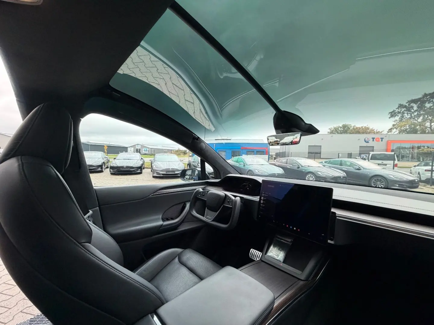 MODEL X PALLADIUM  ENHANCED AP   6SEATER