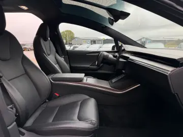 MODEL X PALLADIUM  ENHANCED AP   6SEATER
