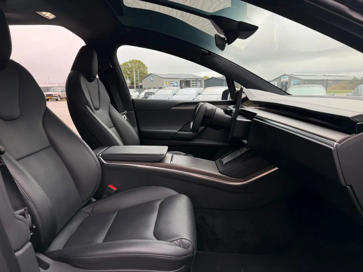MODEL X PALLADIUM  ENHANCED AP   6SEATER