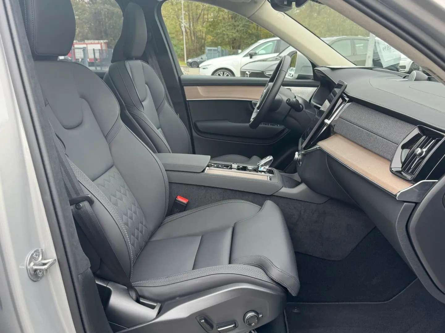 XC90 T8 Ultra Bright Facelift  LUFT B&W 22