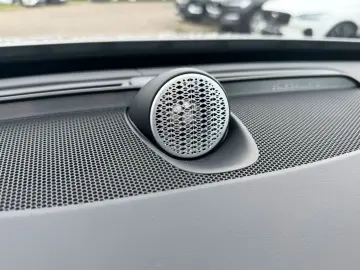 XC90 T8 Ultra Bright Facelift  LUFT B&W 22