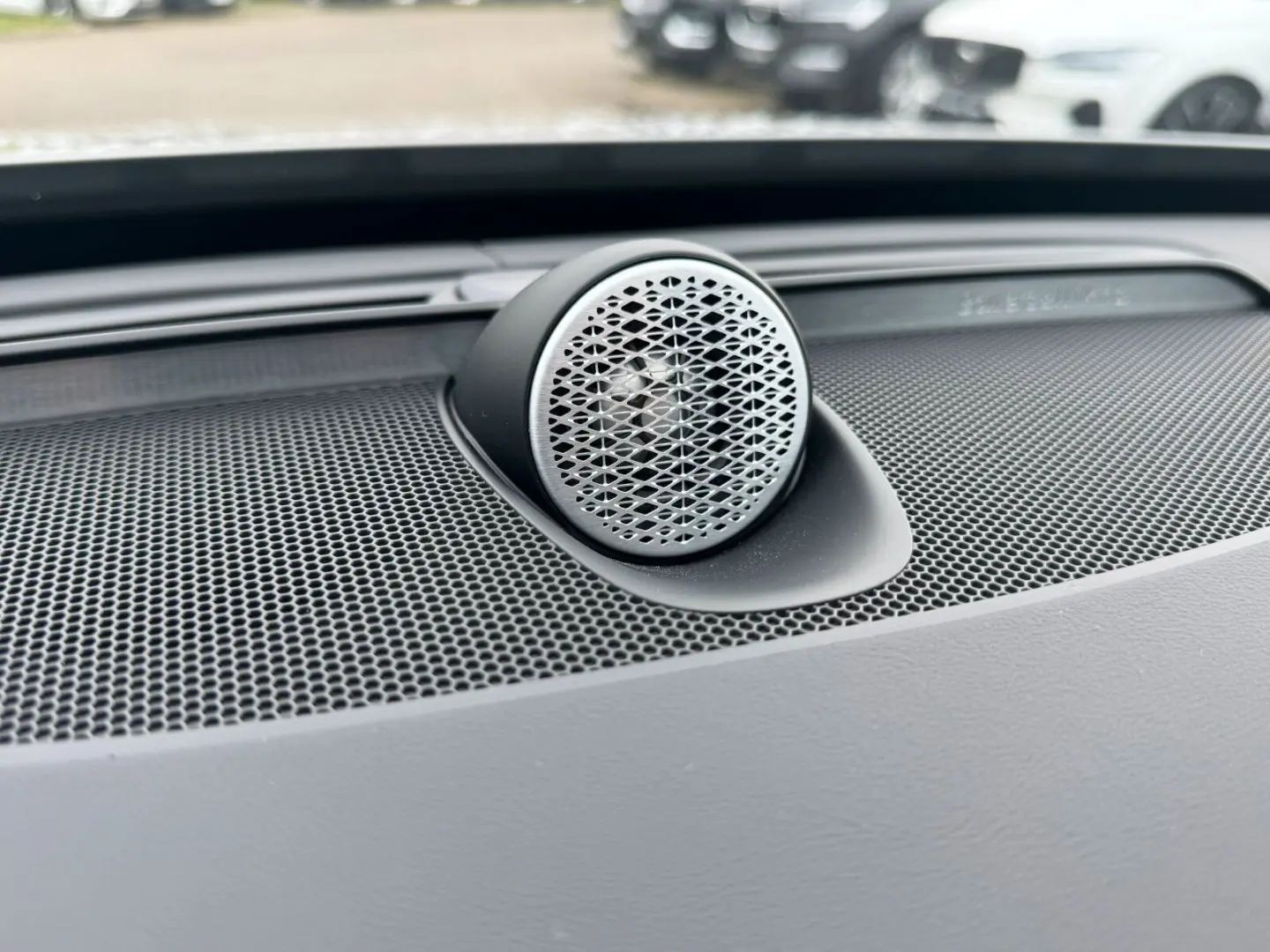 XC90 T8 Ultra Bright Facelift  LUFT B&W 22