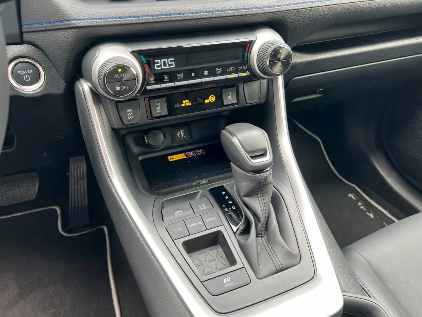 RAV 4 2.5 Hybrid 4x2 Style VOLL JBL 360  LEDER