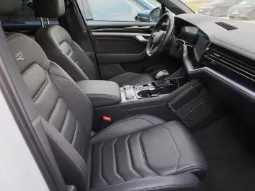 Volkswagen Touareg 3.0 TDI 4M R-Line Black Matrix Panorama