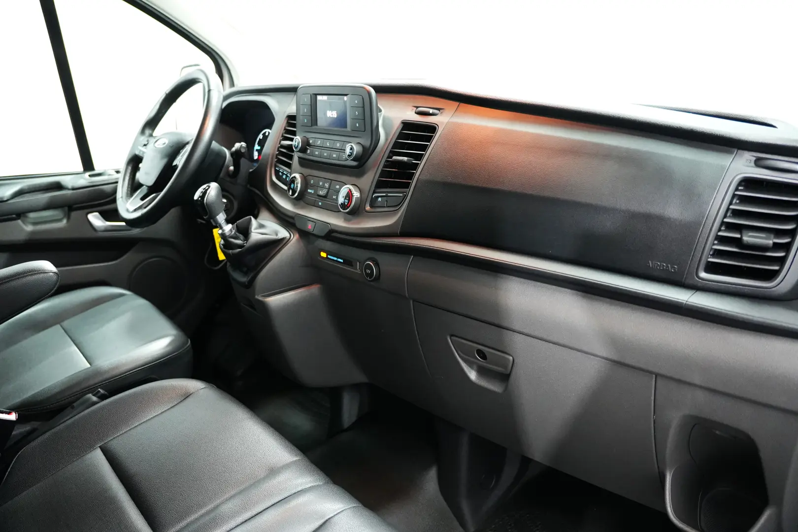 FORD TRANSIT CUSTOM 8 1 MT