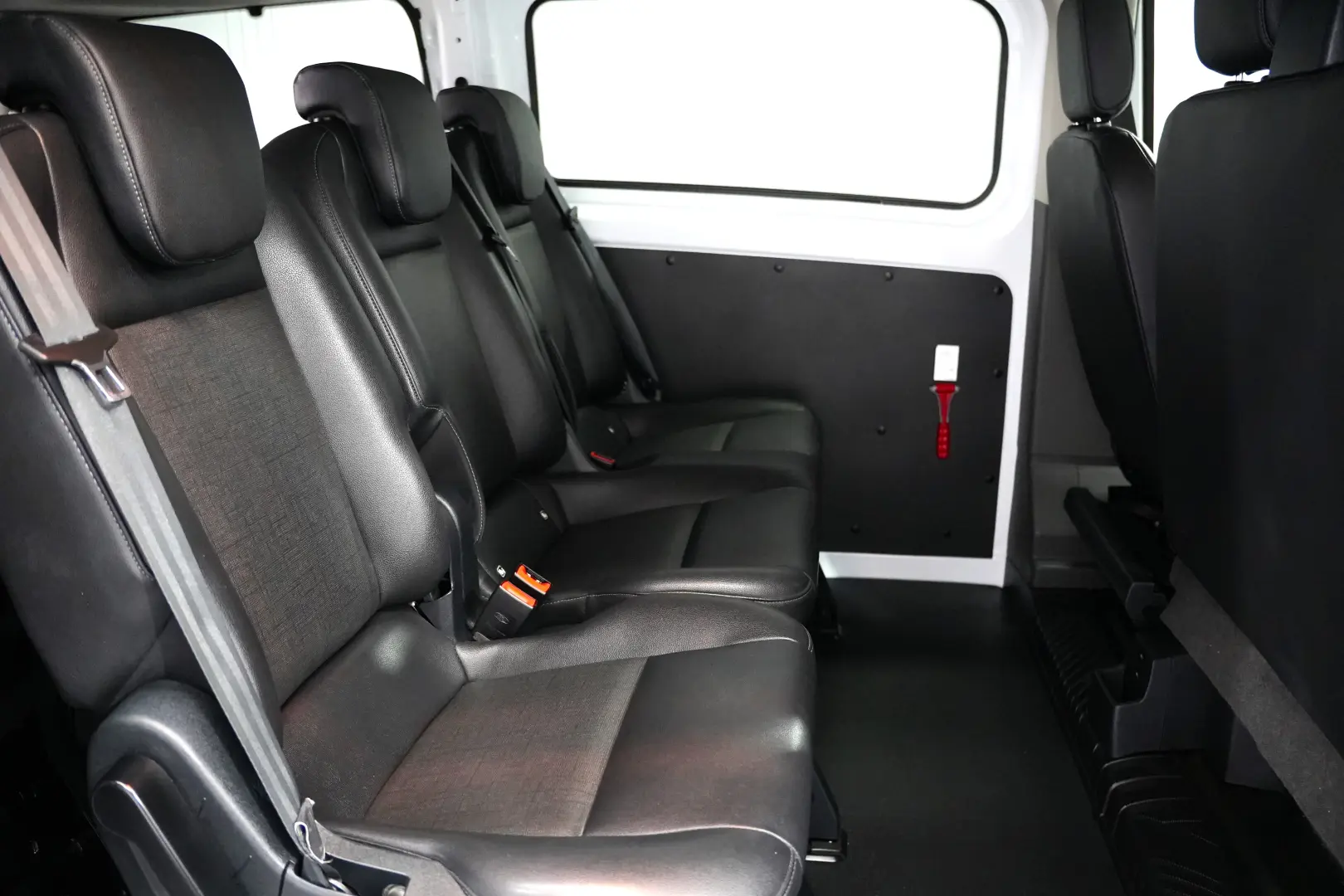 FORD TRANSIT CUSTOM 8 1 MT