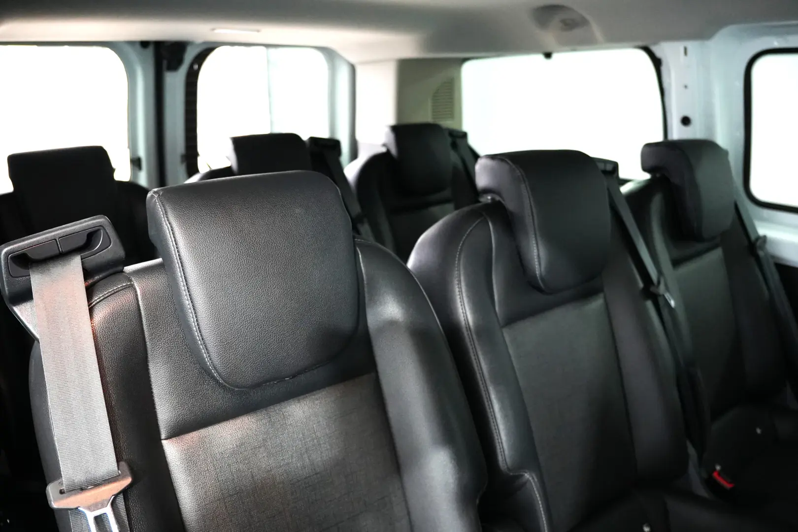 FORD TRANSIT CUSTOM 8 1 MT