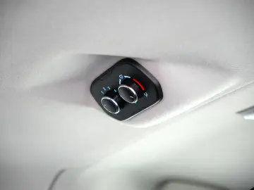 FORD TRANSIT CUSTOM 8 1 MT