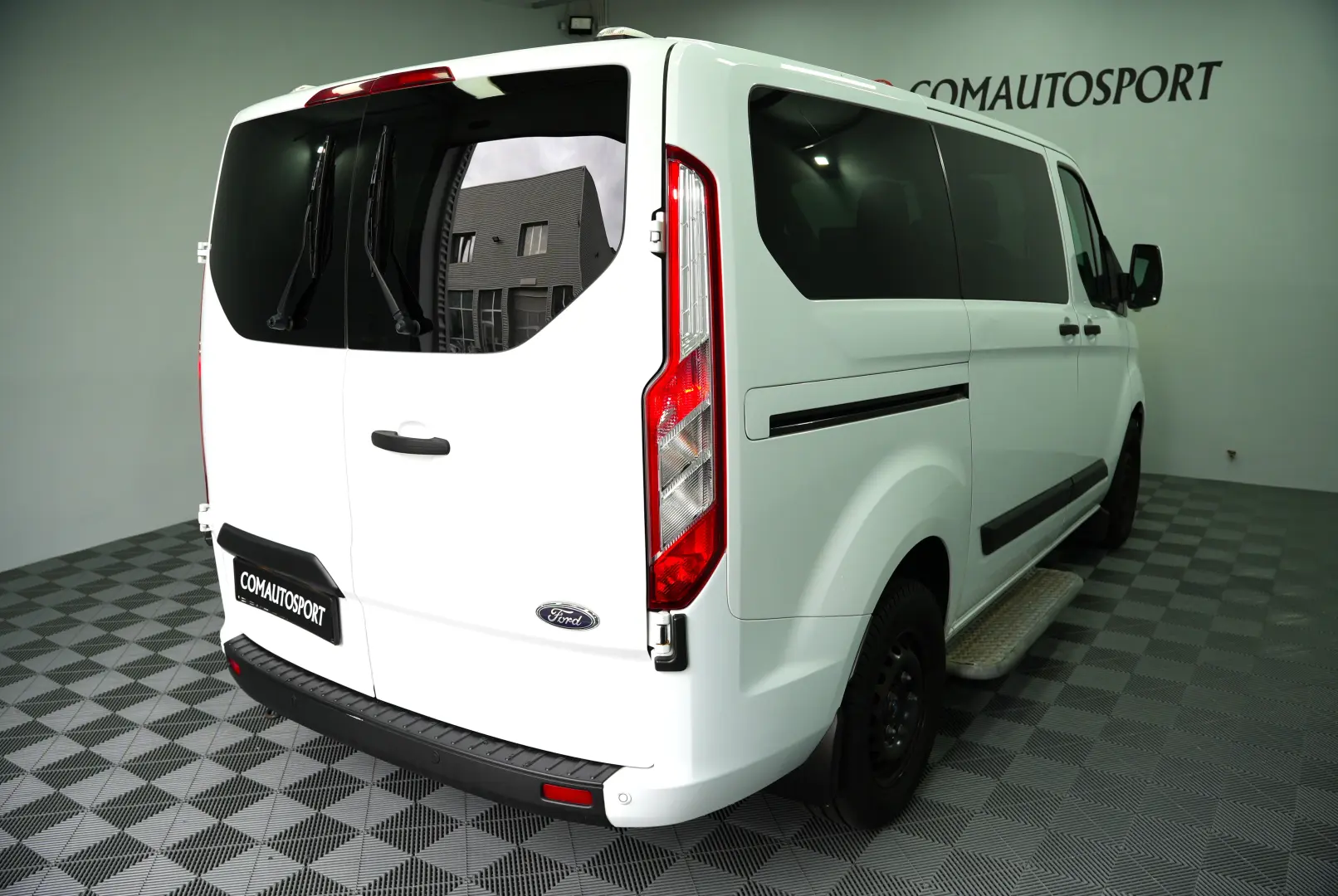 FORD TRANSIT CUSTOM 8 1 MT