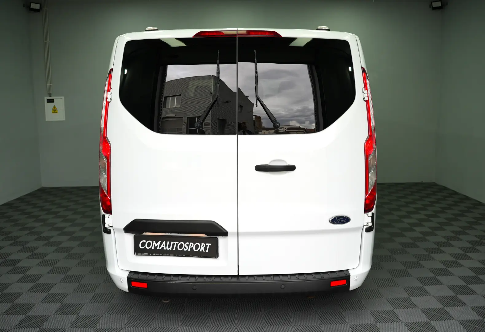 FORD TRANSIT CUSTOM 8 1 MT