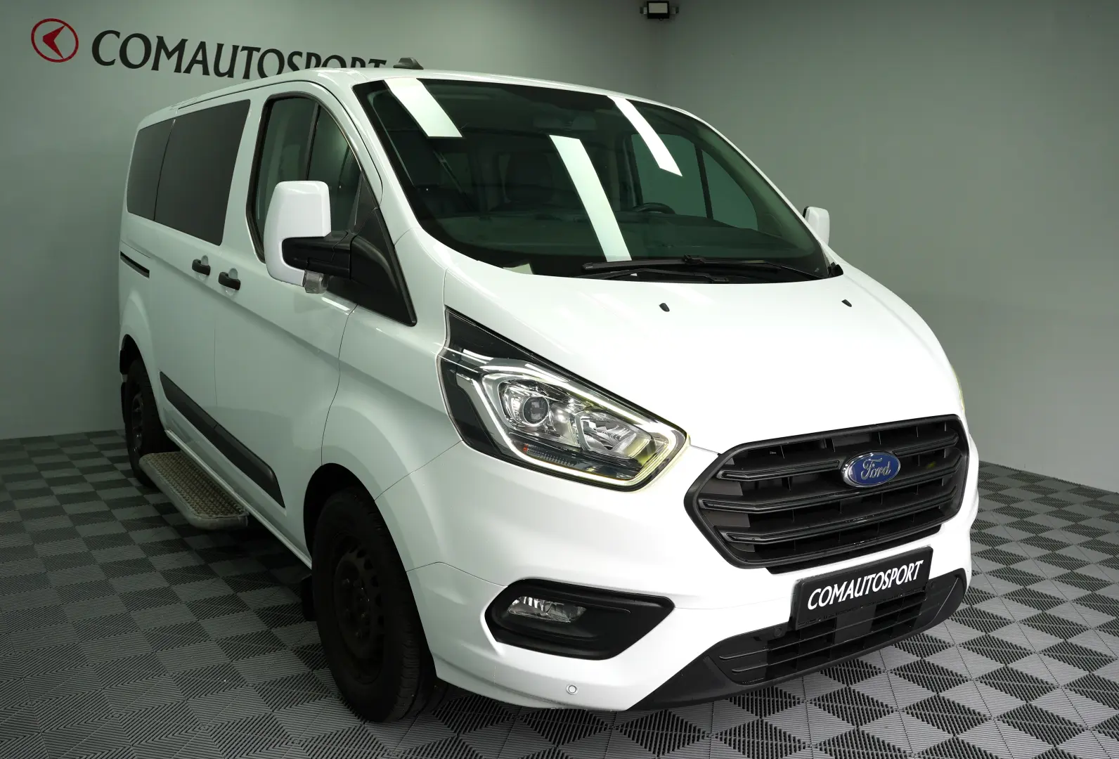 FORD TRANSIT CUSTOM 8 1 MT