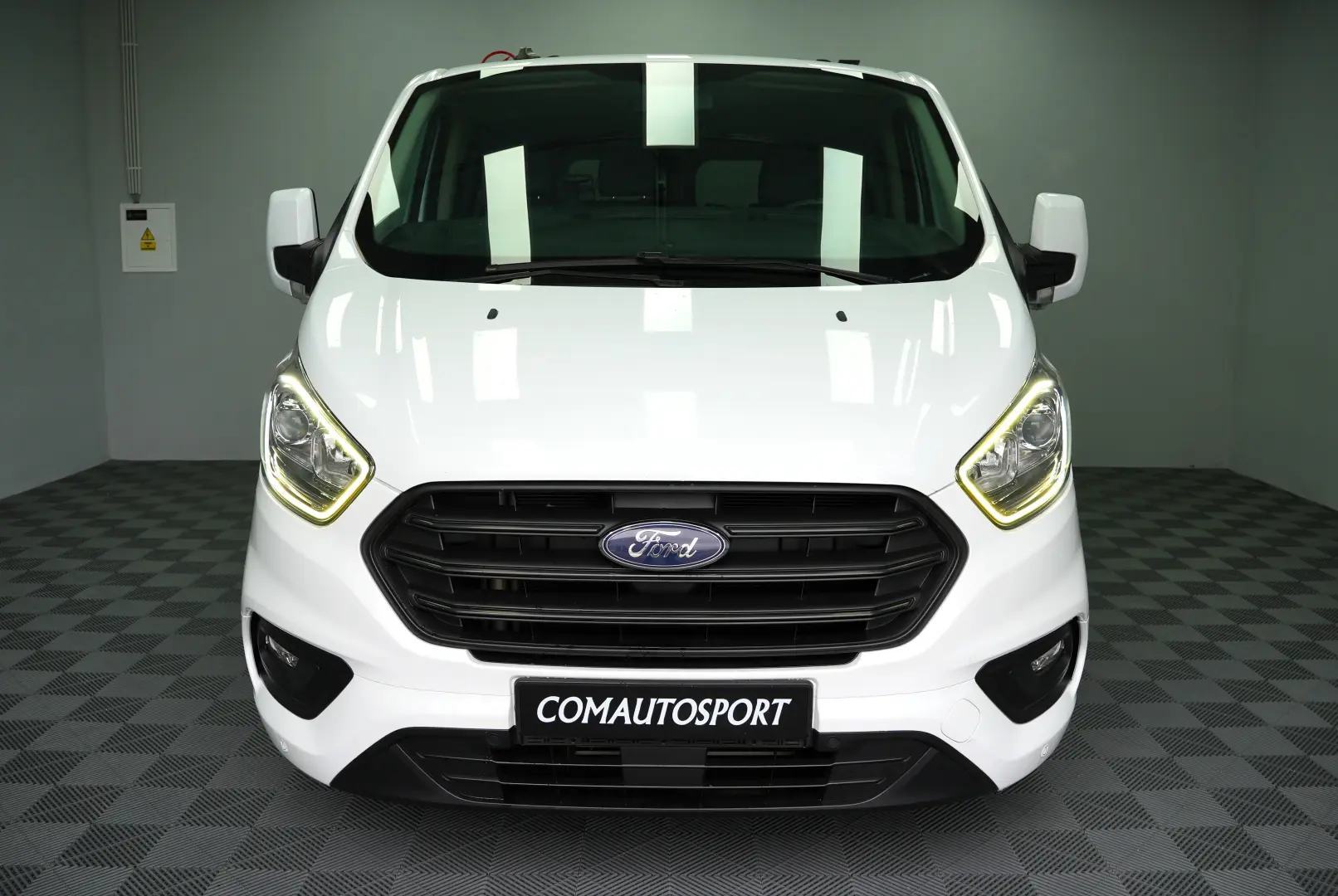 FORD TRANSIT CUSTOM 8 1 MT