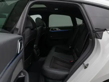 M440i xD Gran Coupé Glasdach Kamera HUD DAB H K