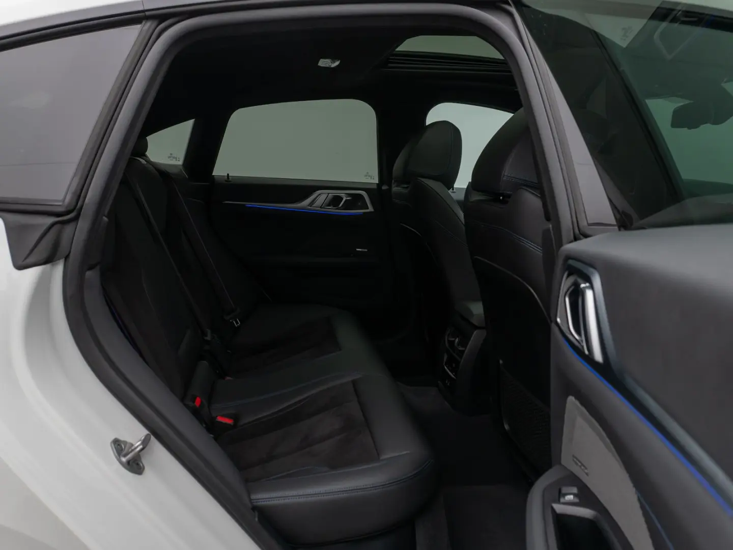 M440i xD Gran Coupé Glasdach Kamera HUD DAB H K