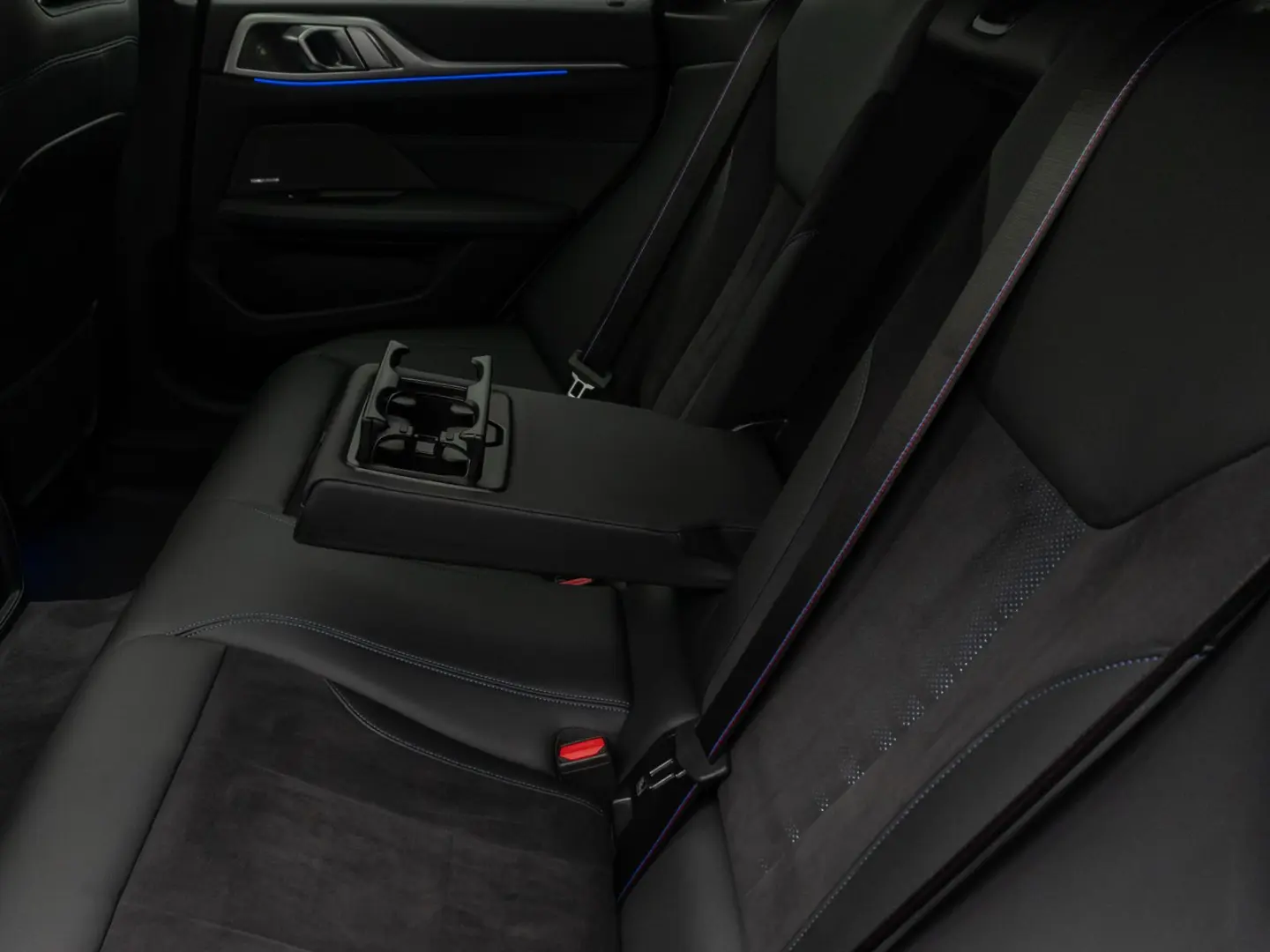 M440i xD Gran Coupé Glasdach Kamera HUD DAB H K