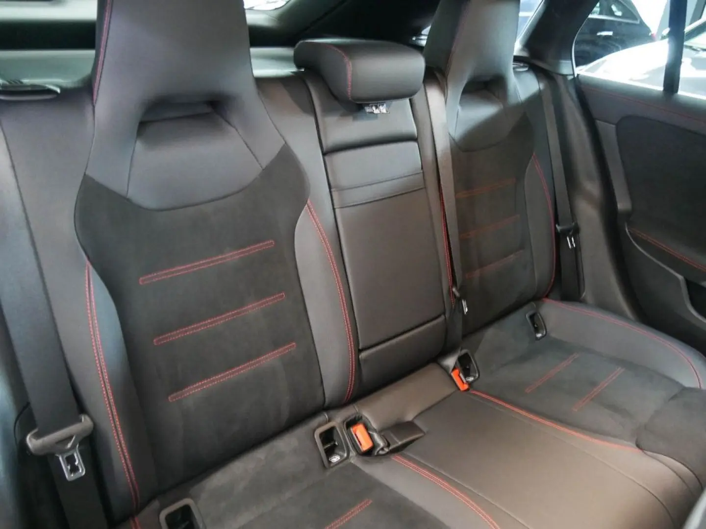 CLA 250 e Sh. B. AMG  KAM DISTR KEYL TOTW AMBIEN