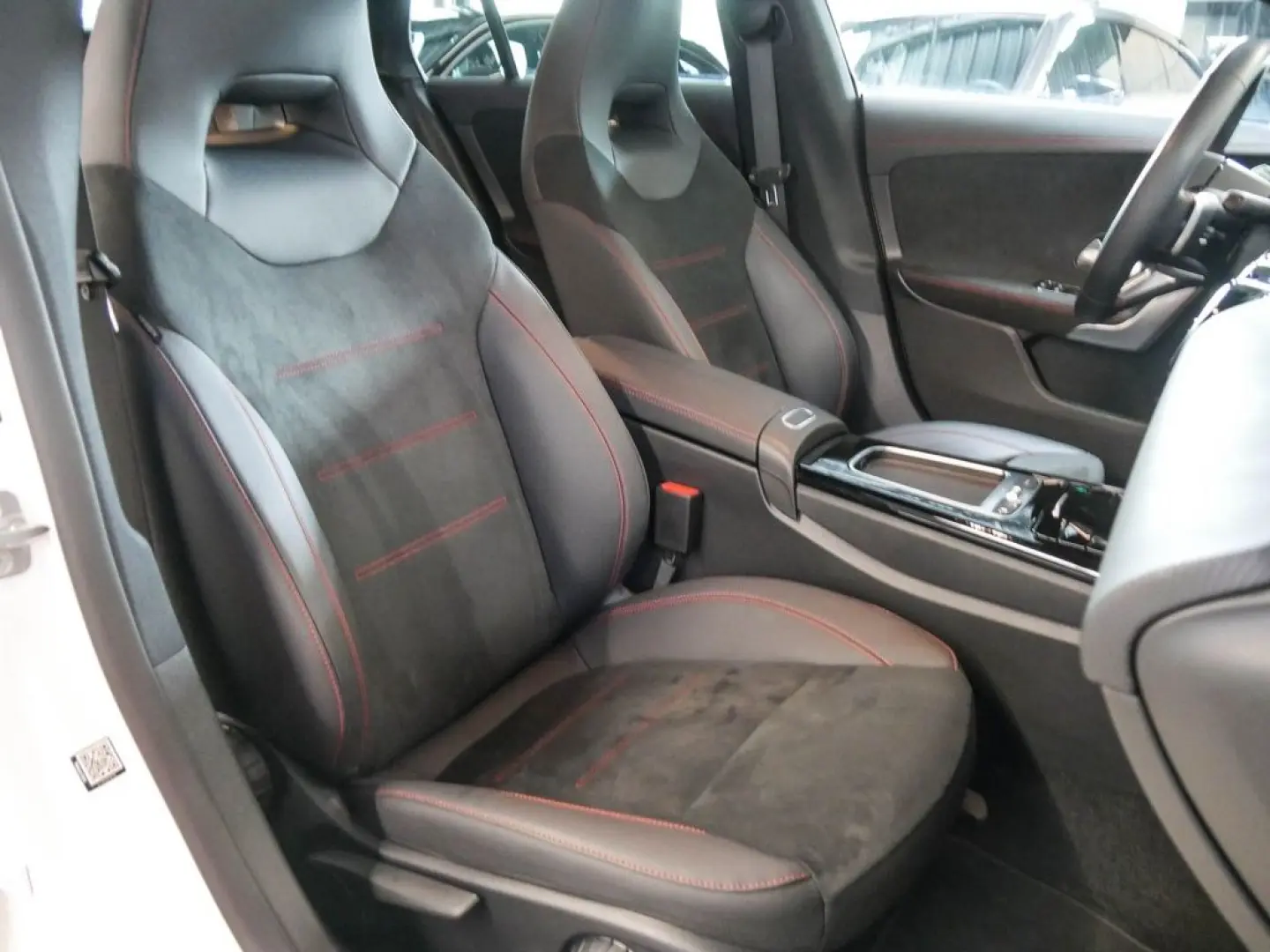 CLA 250 e Sh. B. AMG  KAM DISTR KEYL TOTW AMBIEN