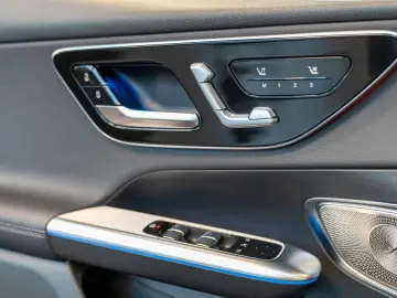 GLC 220 d 4M AVANTGARDE Burmester Pano Sitzklima