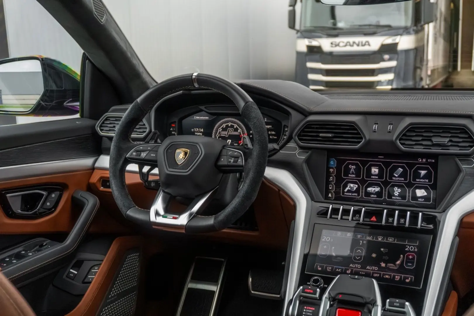 Urus - Grigio Lynx   Adv. B&O   Pano   4 Seat