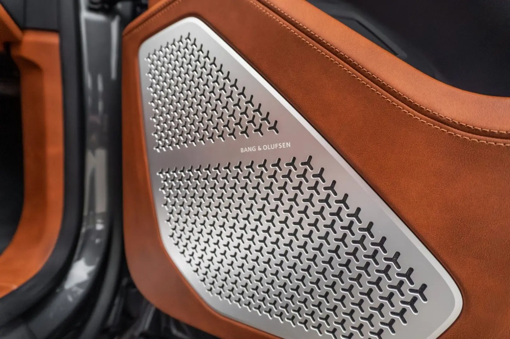 Urus - Grigio Lynx   Adv. B&O   Pano   4 Seat