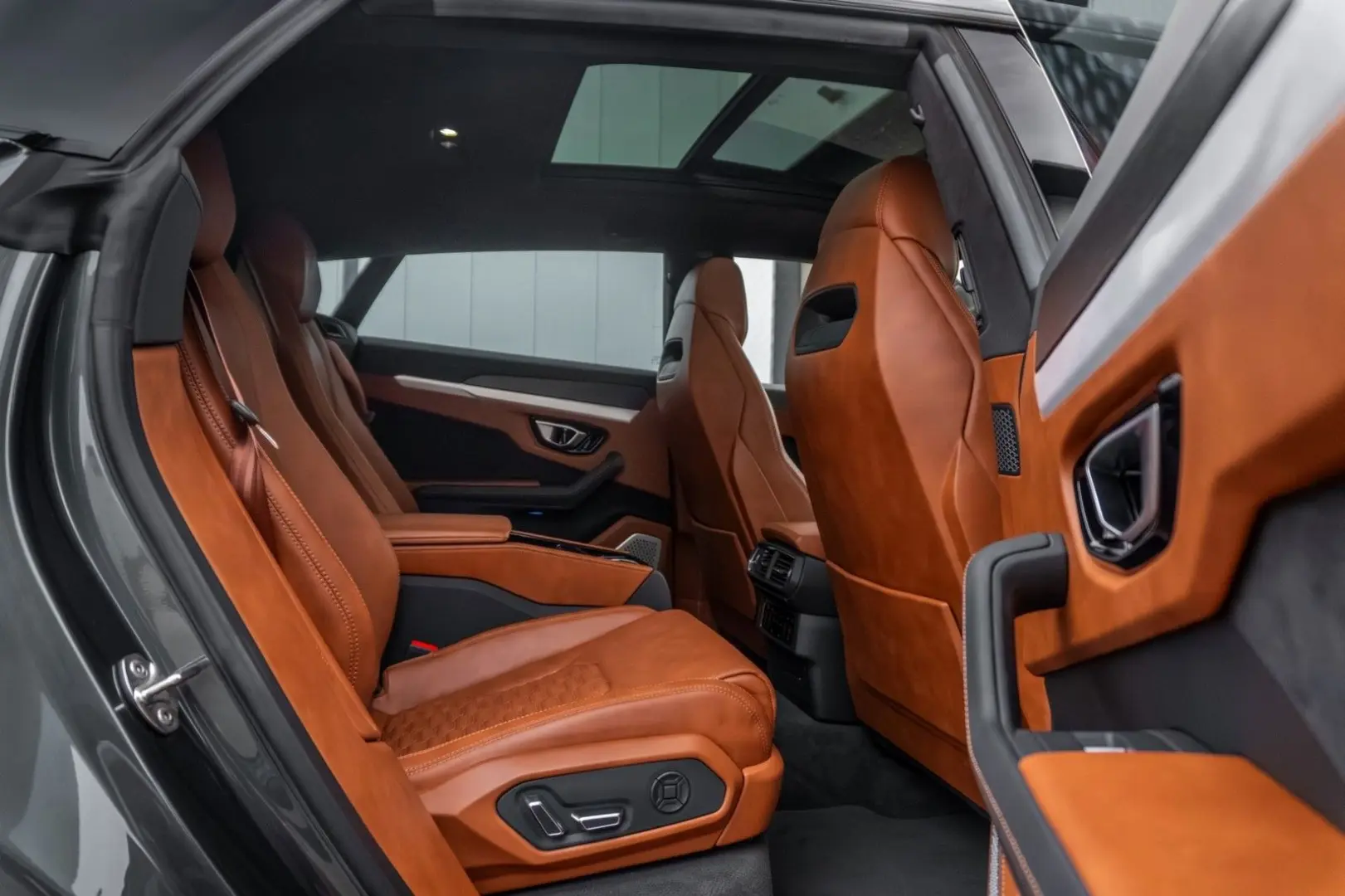 Urus - Grigio Lynx   Adv. B&O   Pano   4 Seat