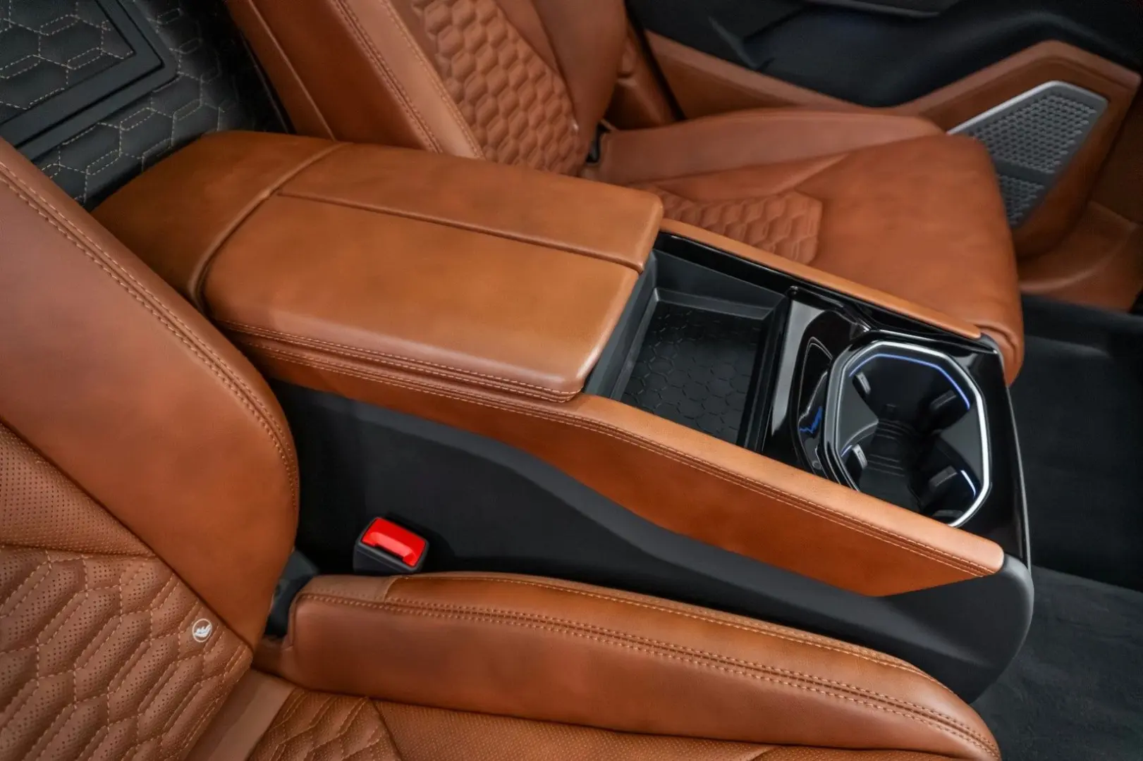 Urus - Grigio Lynx   Adv. B&O   Pano   4 Seat