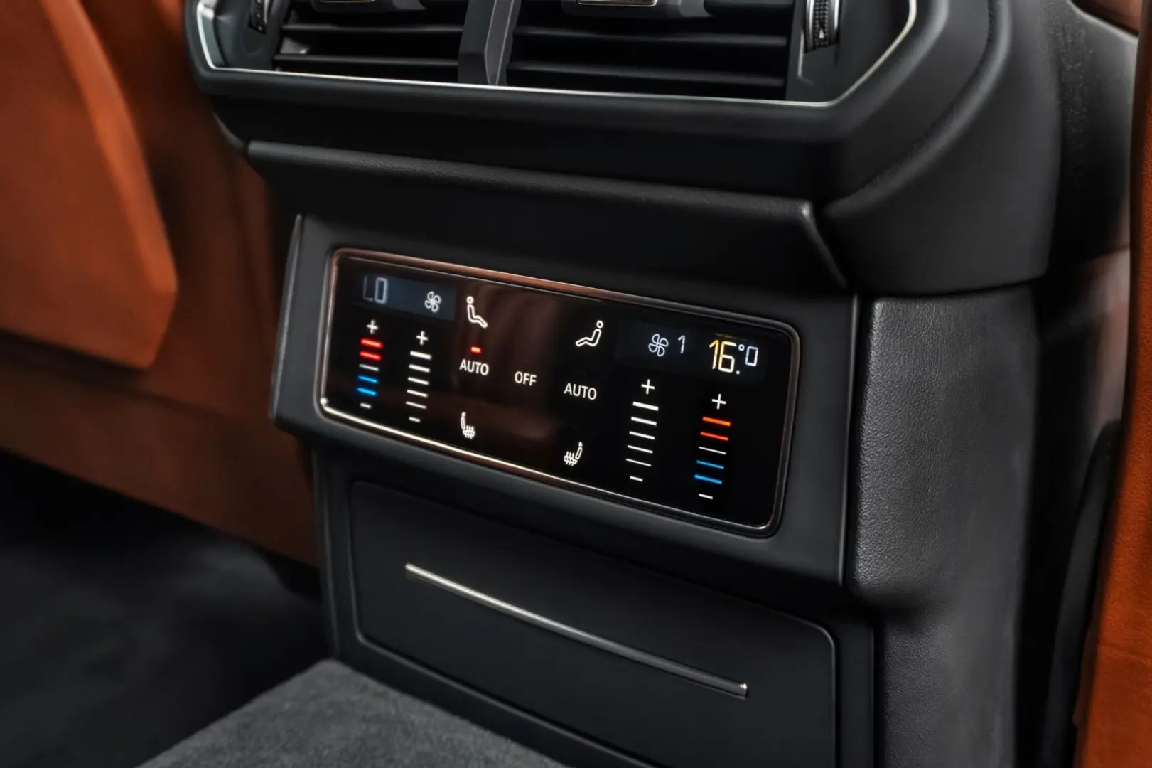 Urus - Grigio Lynx   Adv. B&O   Pano   4 Seat