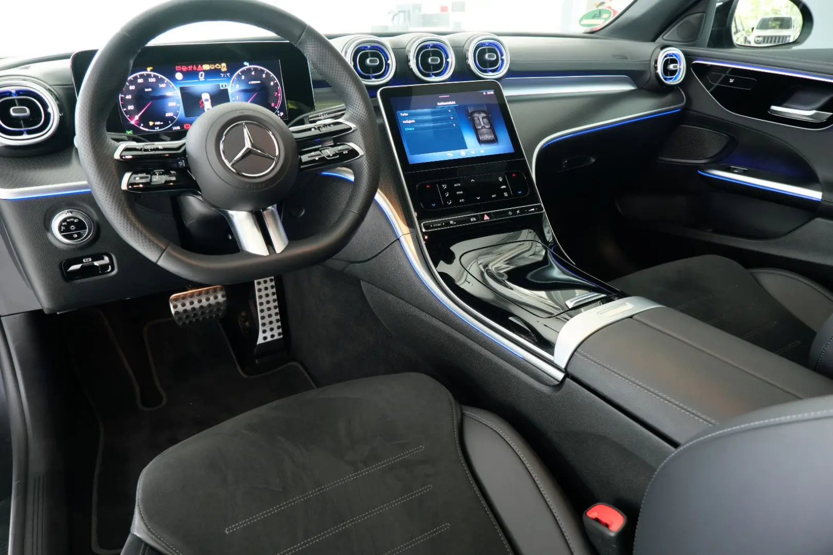 C 300 Lim. AMG-Line MBUX Panorama LED NightPaket