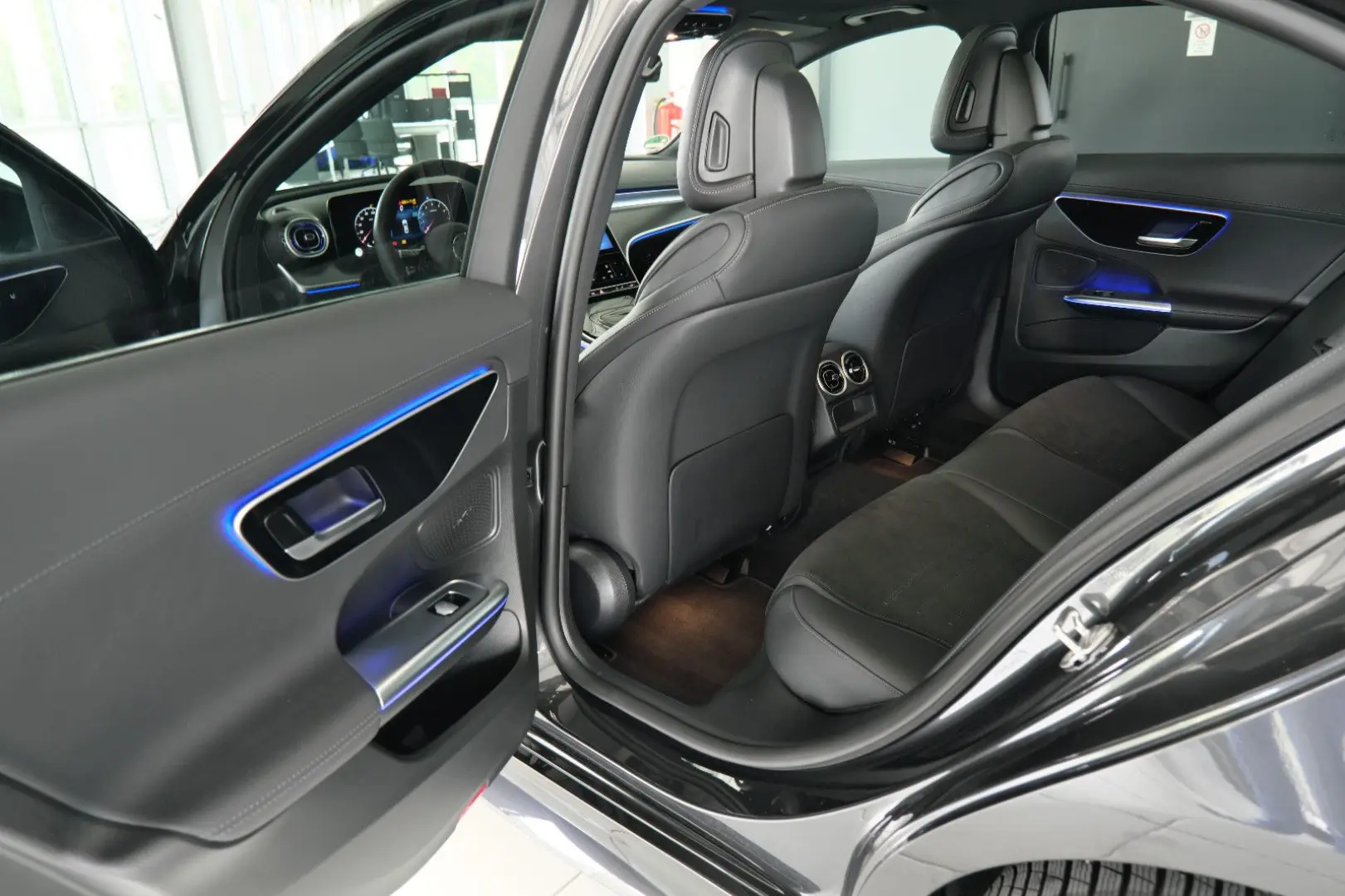 C 300 Lim. AMG-Line MBUX Panorama LED NightPaket