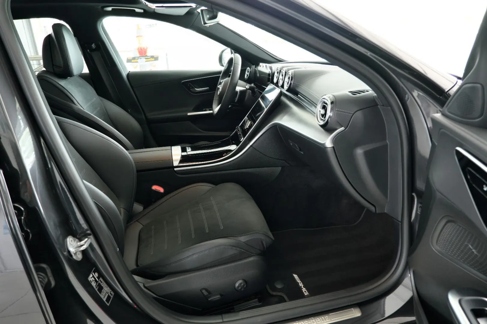 C 300 Lim. AMG-Line MBUX Panorama LED NightPaket