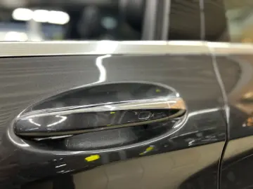 C 300 e 4Matic Exclusive PANORAMA HEAD-UP LEDER