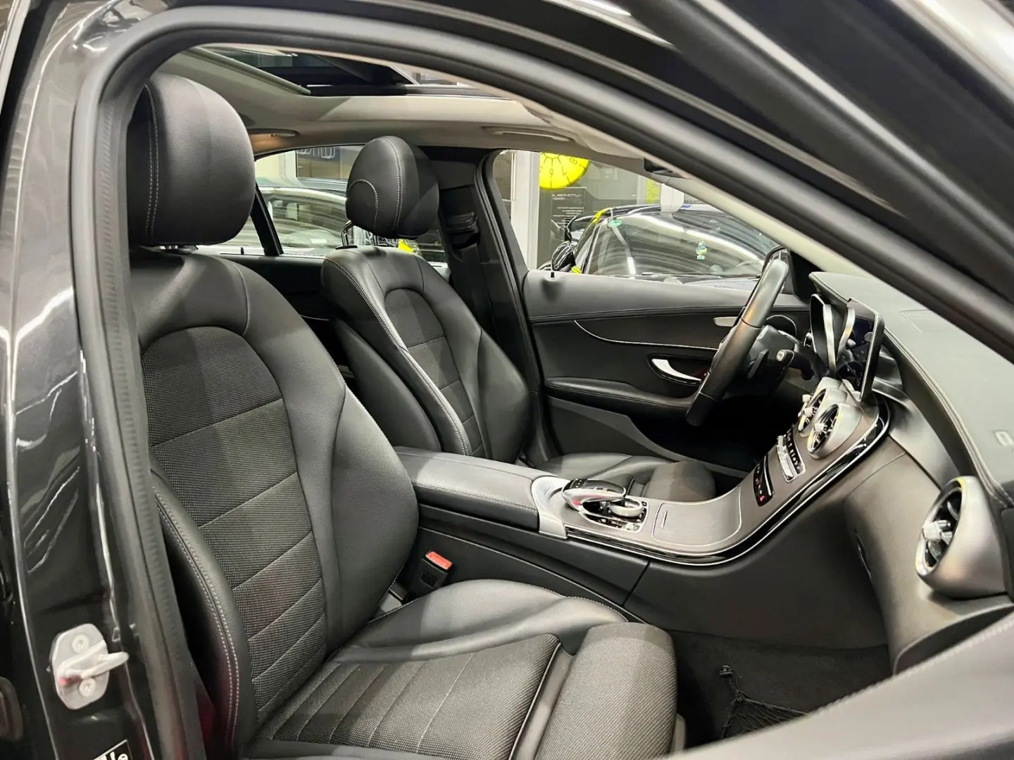 C 300 e 4Matic Exclusive PANORAMA HEAD-UP LEDER