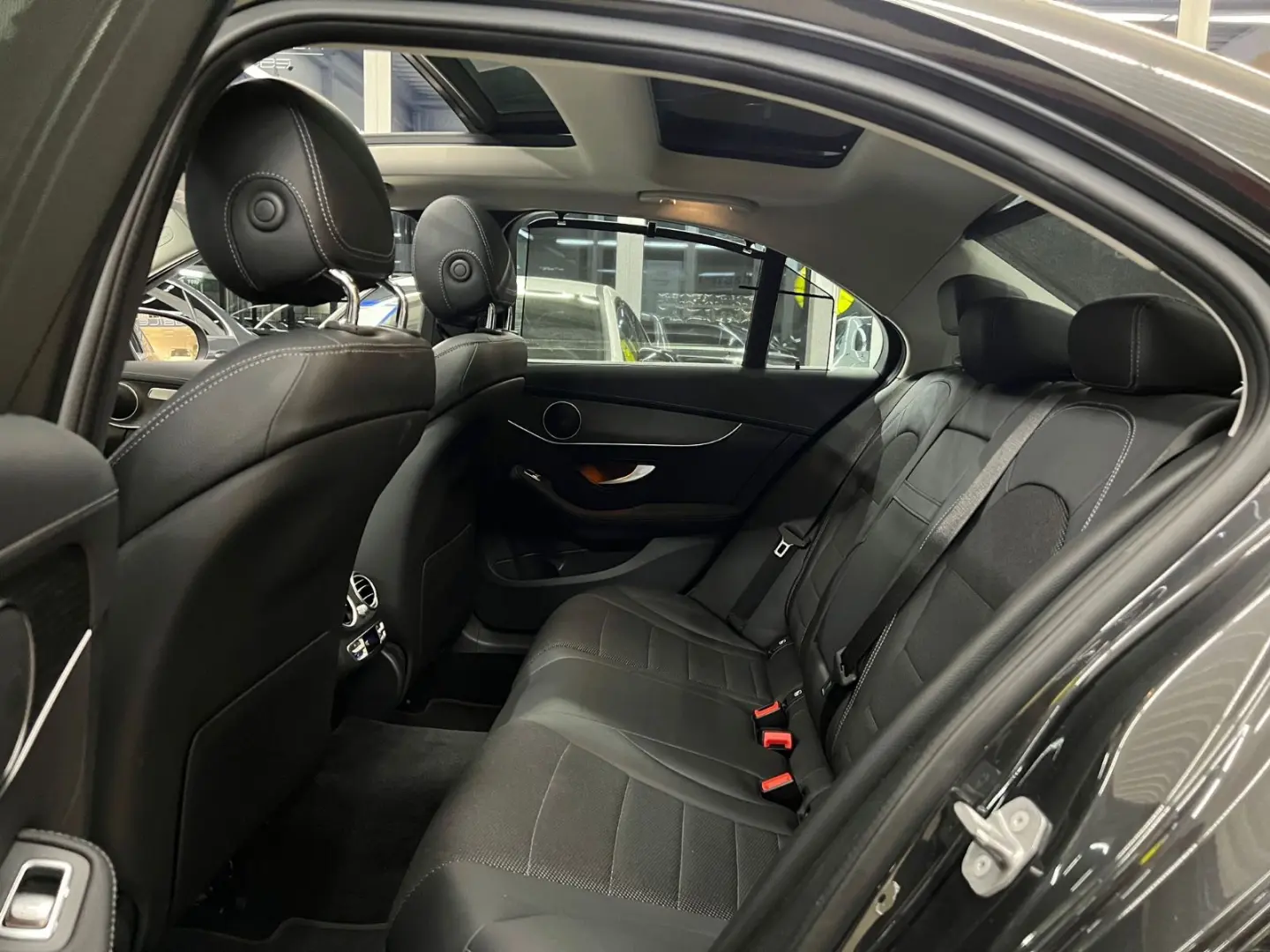 C 300 e 4Matic Exclusive PANORAMA HEAD-UP LEDER