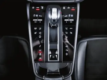 Macan GTS Sport Chrono Burmester Standheizung