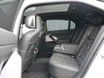 740 d xDrive M Sport SKYLOUNGE