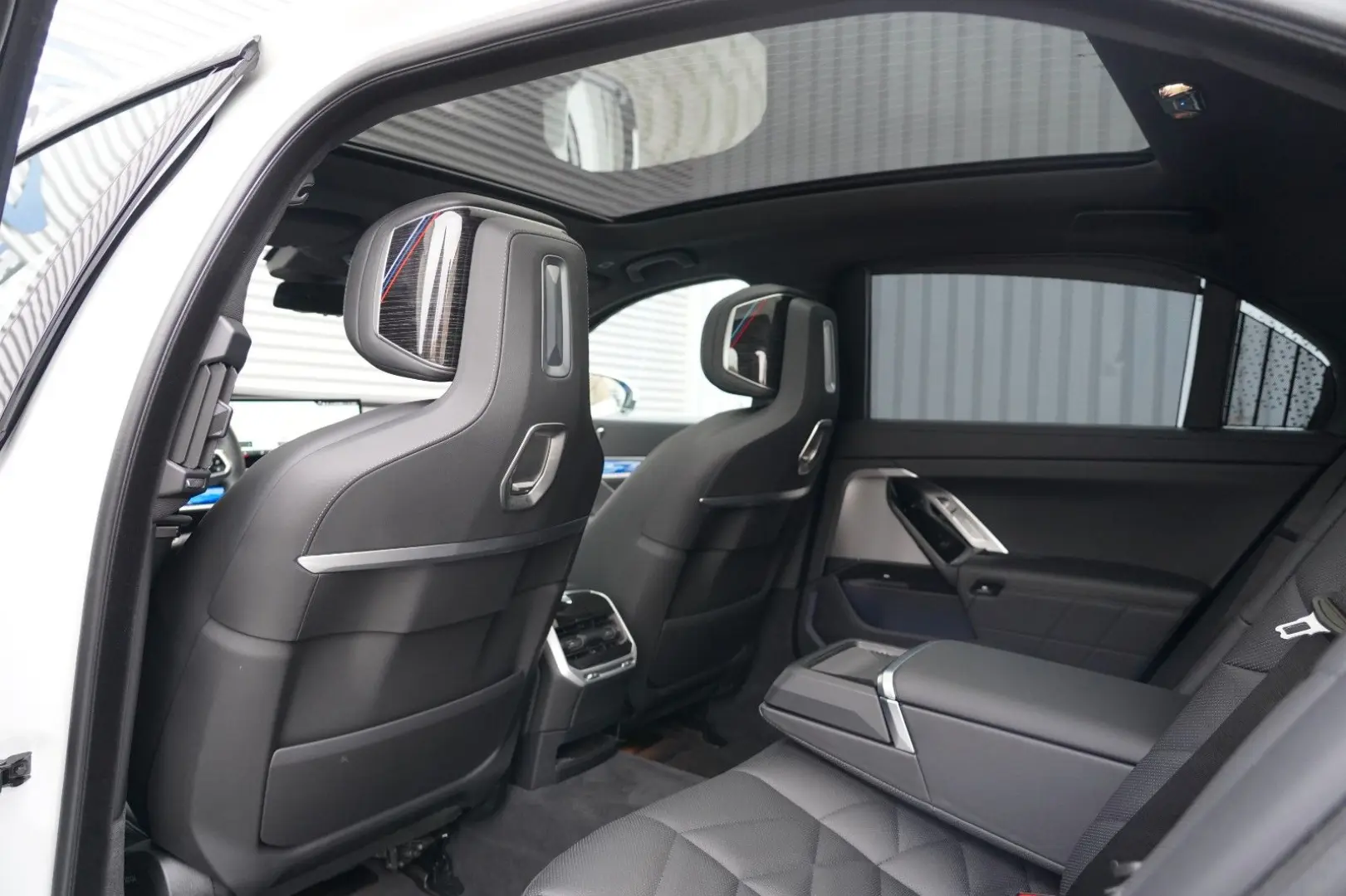 740 d xDrive M Sport SKYLOUNGE