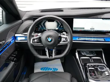 740 d xDrive M Sport SKYLOUNGE