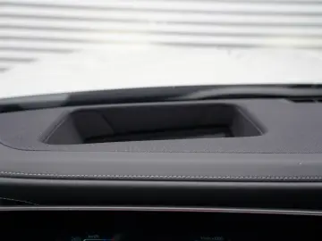 740 d xDrive M Sport SKYLOUNGE