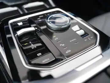 740 d xDrive M Sport SKYLOUNGE