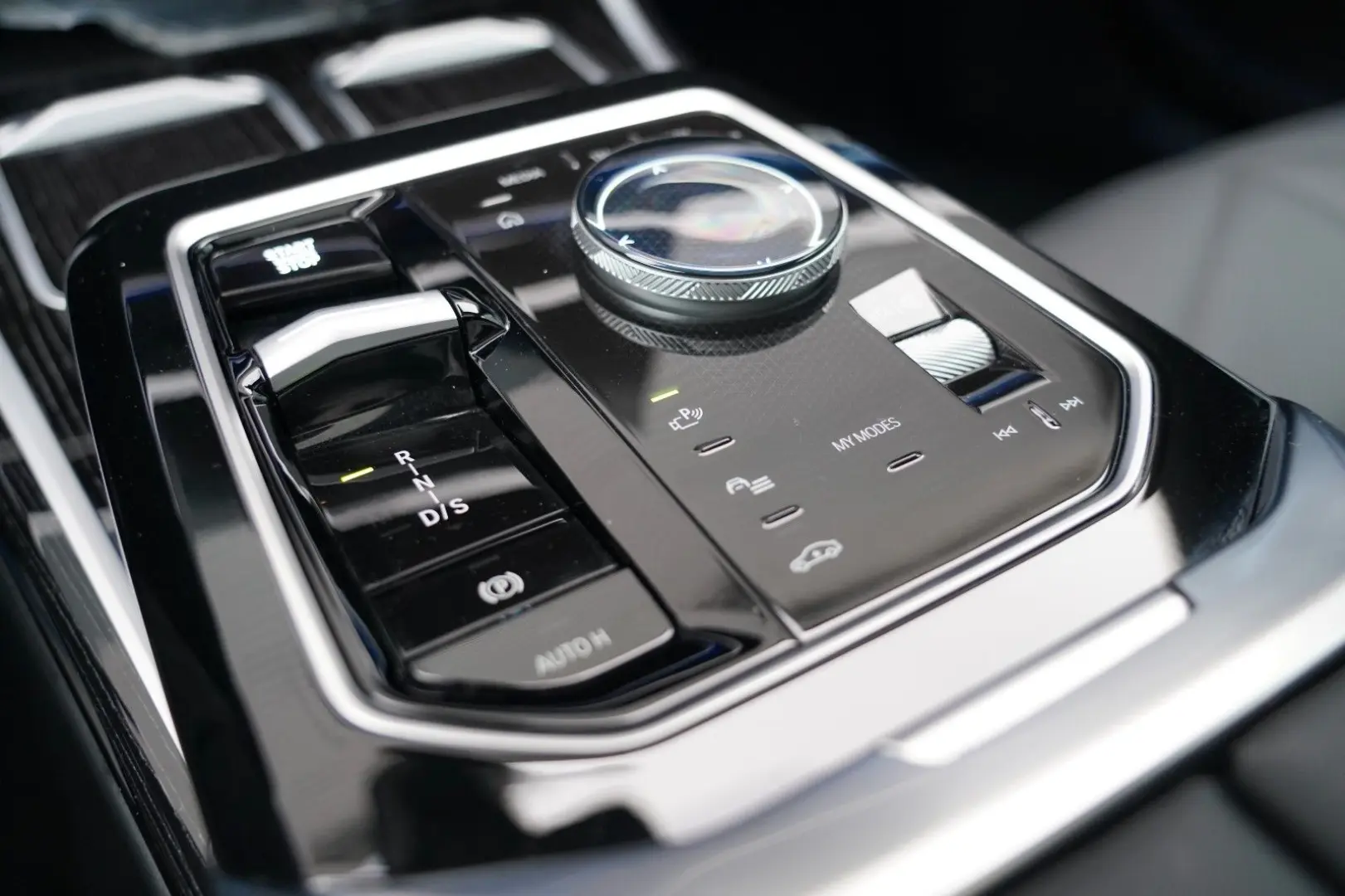 740 d xDrive M Sport SKYLOUNGE