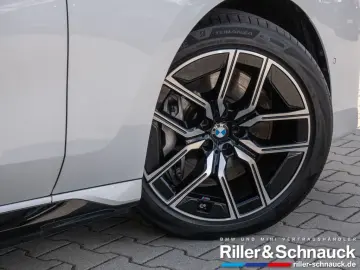 750e xDrive M-Sport HUD