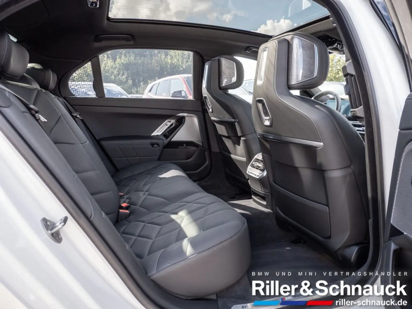 750e xDrive M-Sport HUD