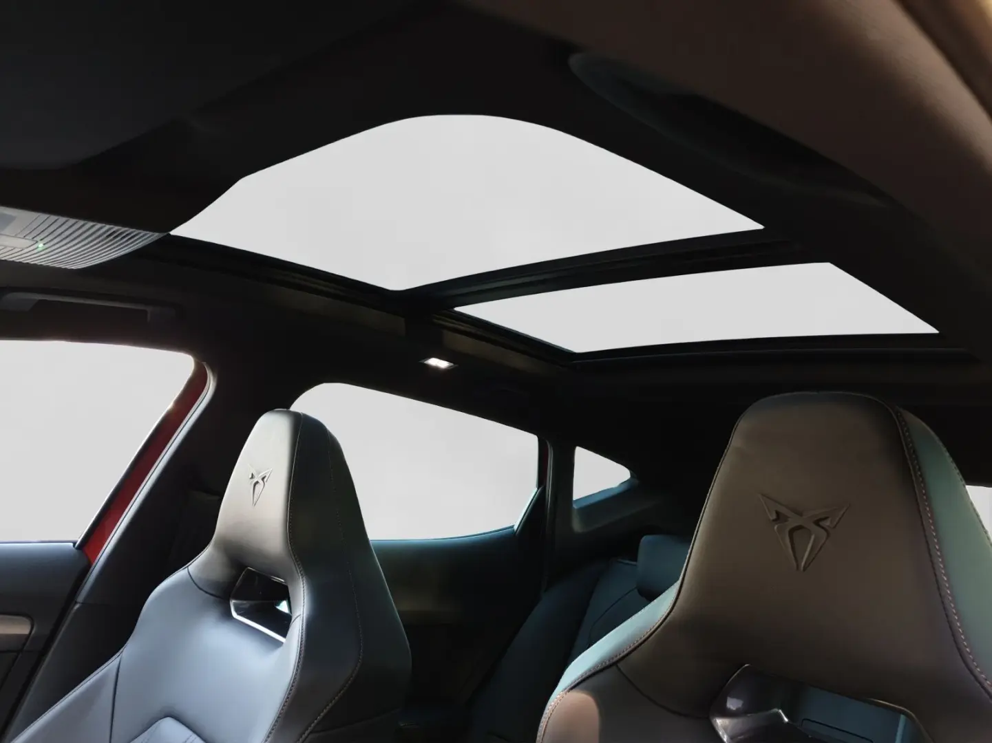 Formentor VZ AHK MATRIX PANO LEDER BEATS