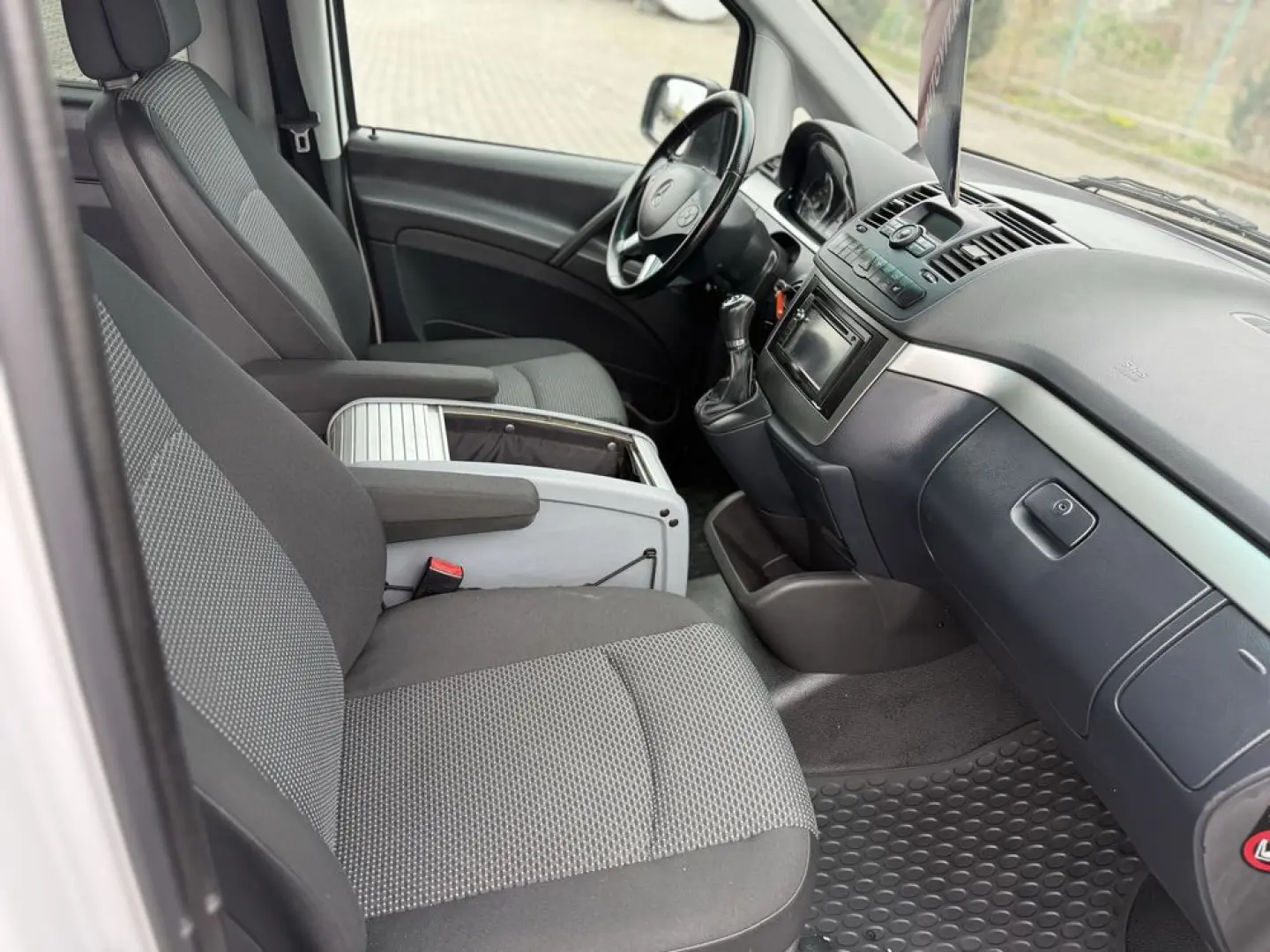 Mercedes Vito Business 8 1   CUTIE AUTOMATA   LED   2013