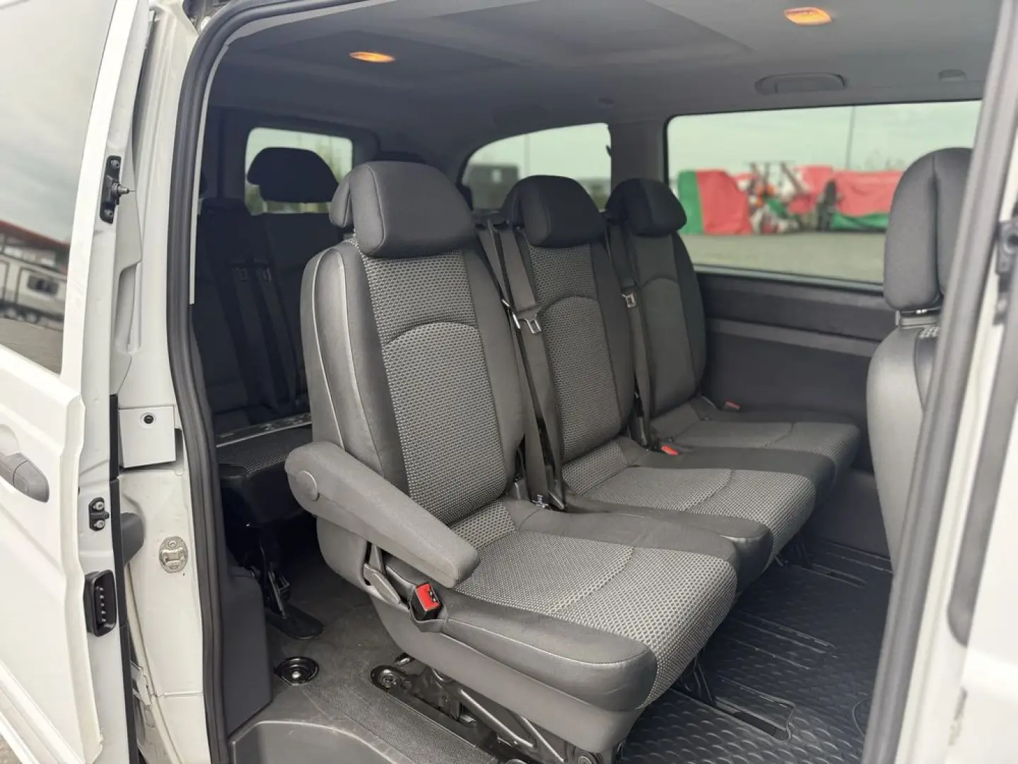 Mercedes Vito Business 8 1   CUTIE AUTOMATA   LED   2013