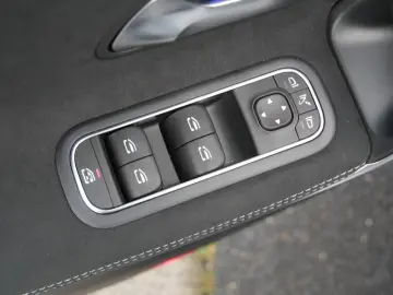 Mercedes-Benz CLA 200 Coupé  AMG NIGHT NAVI MBeam PANO 360