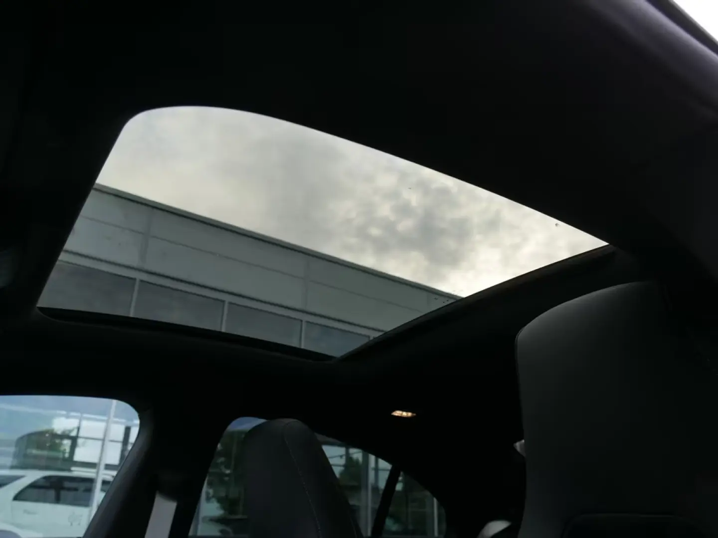 Mercedes-Benz CLA 200 Coupé  AMG NIGHT NAVI MBeam PANO 360